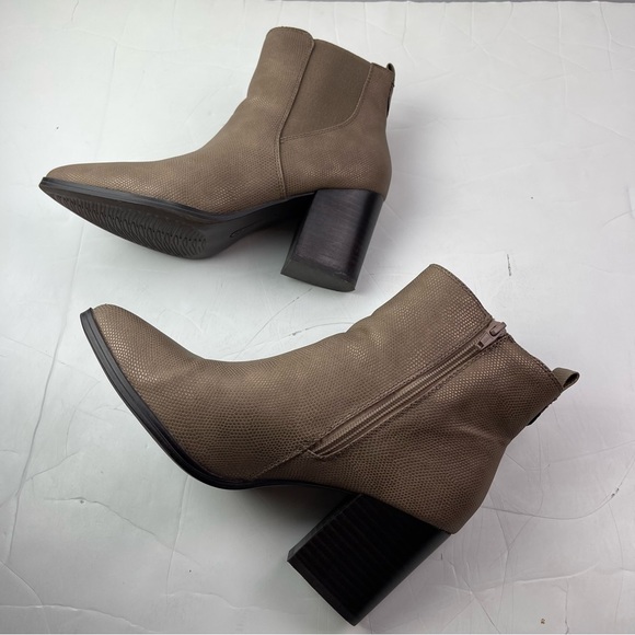 Yancee Auburn Pointed Two Square Heel Booties - Picture 7 of 9